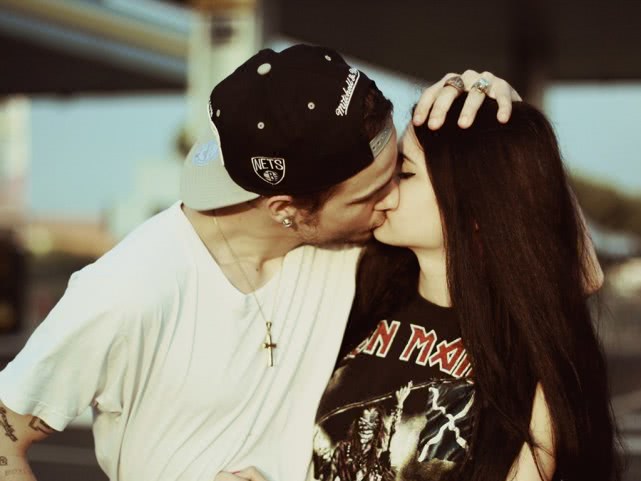 男人亲吻你这几个部位，才是真的爱你！