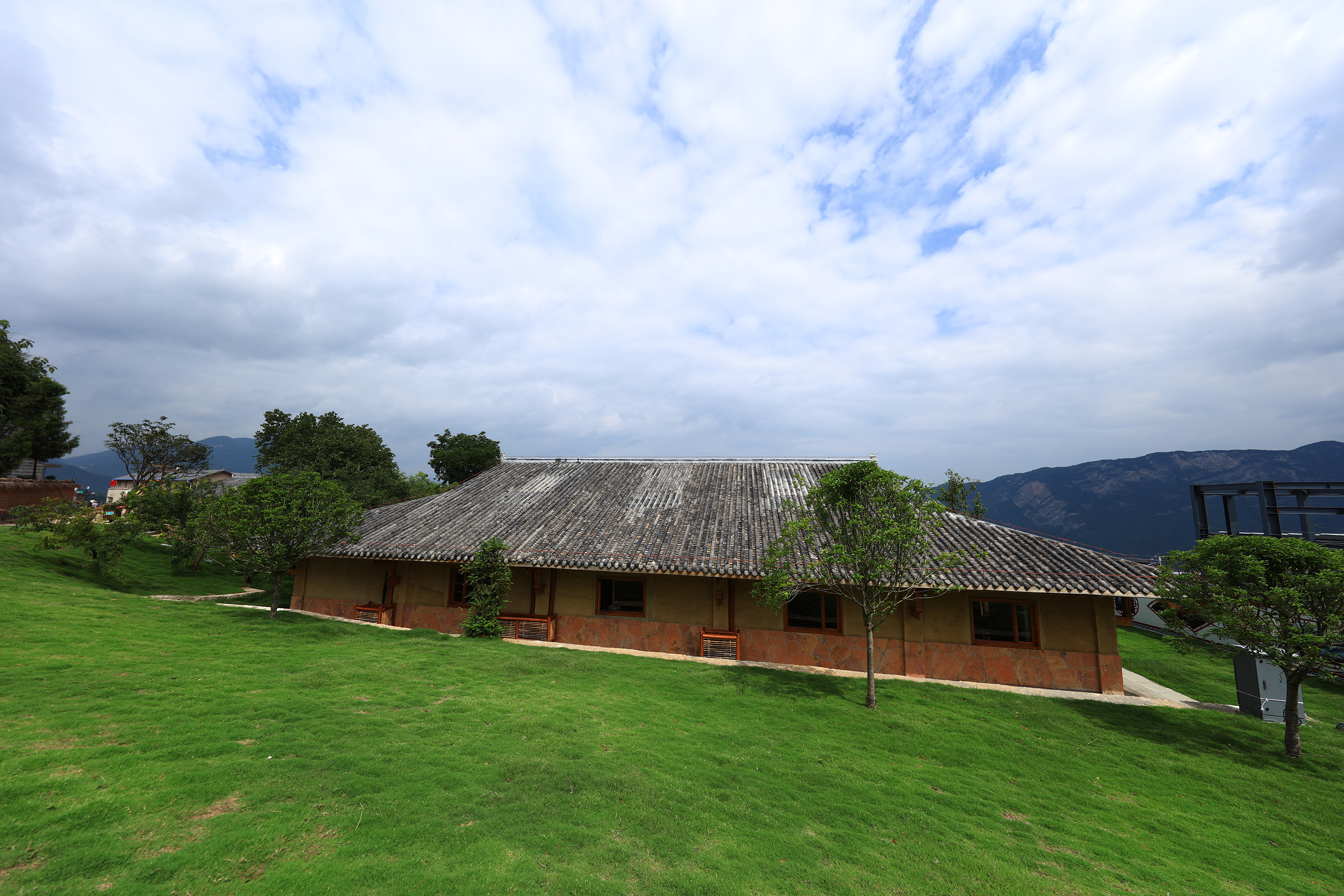 巫峡之巅老巫山民宿"三峡院子"显山露水