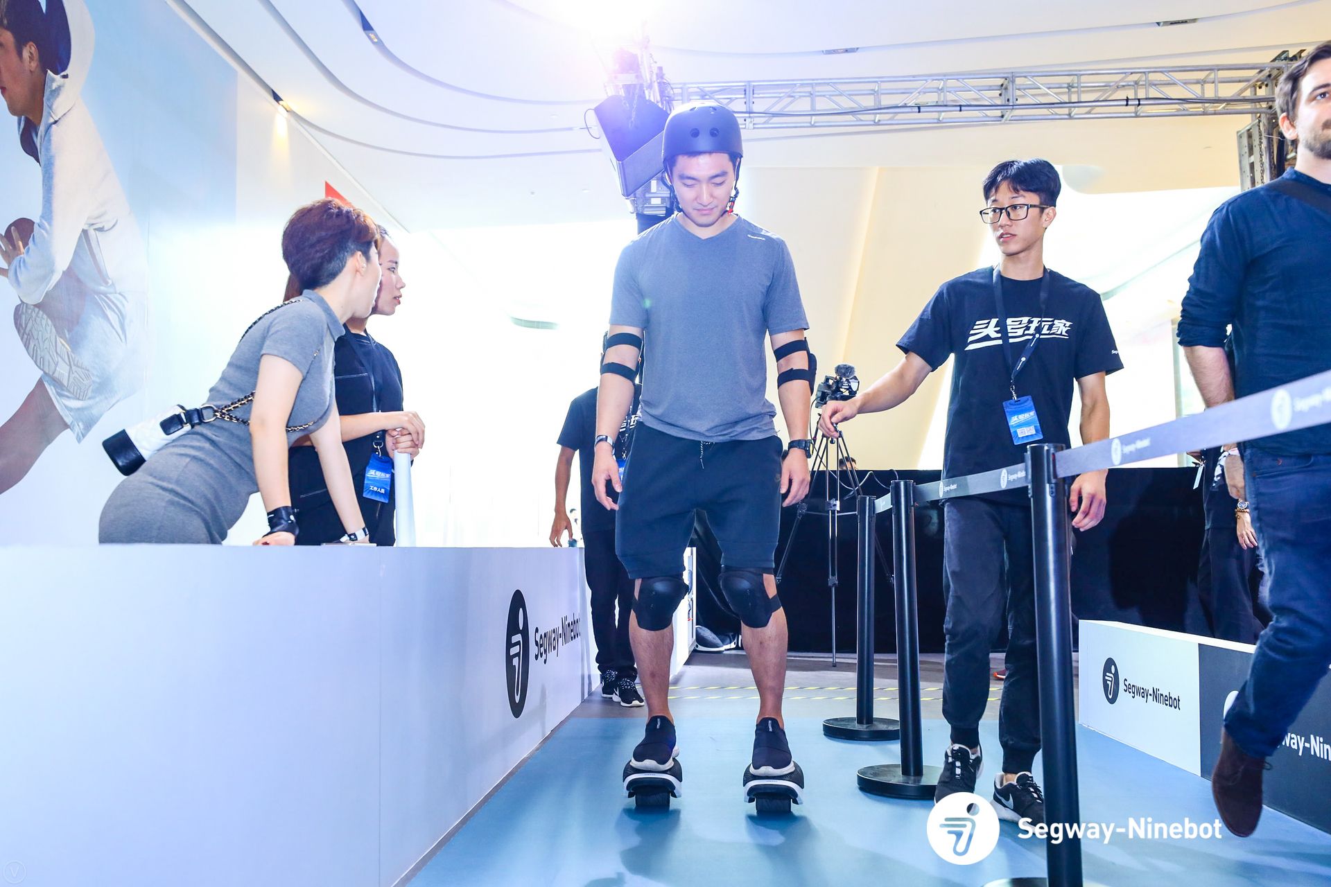 酷！夏日黑科技减压新玩具 是时候和家人一起来一场卡丁车比赛了