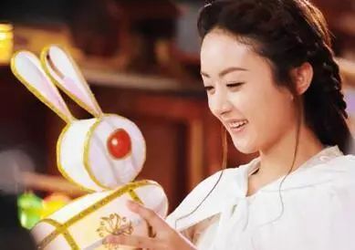 这些出身贫寒、毫无背景的明星，凭什么走到今天？