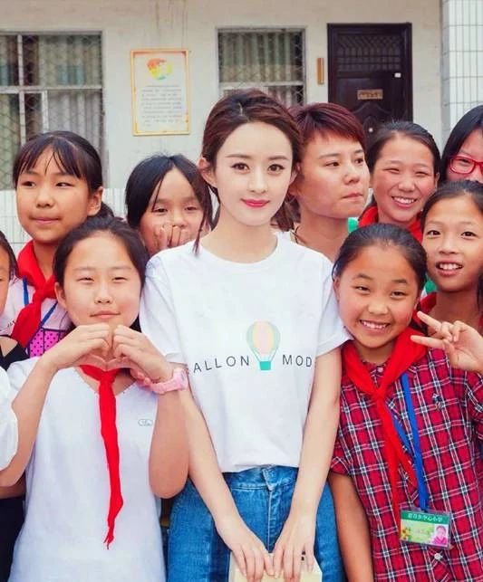 这些出身贫寒、毫无背景的明星，凭什么走到今天？