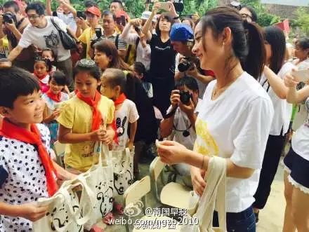 这些出身贫寒、毫无背景的明星，凭什么走到今天？