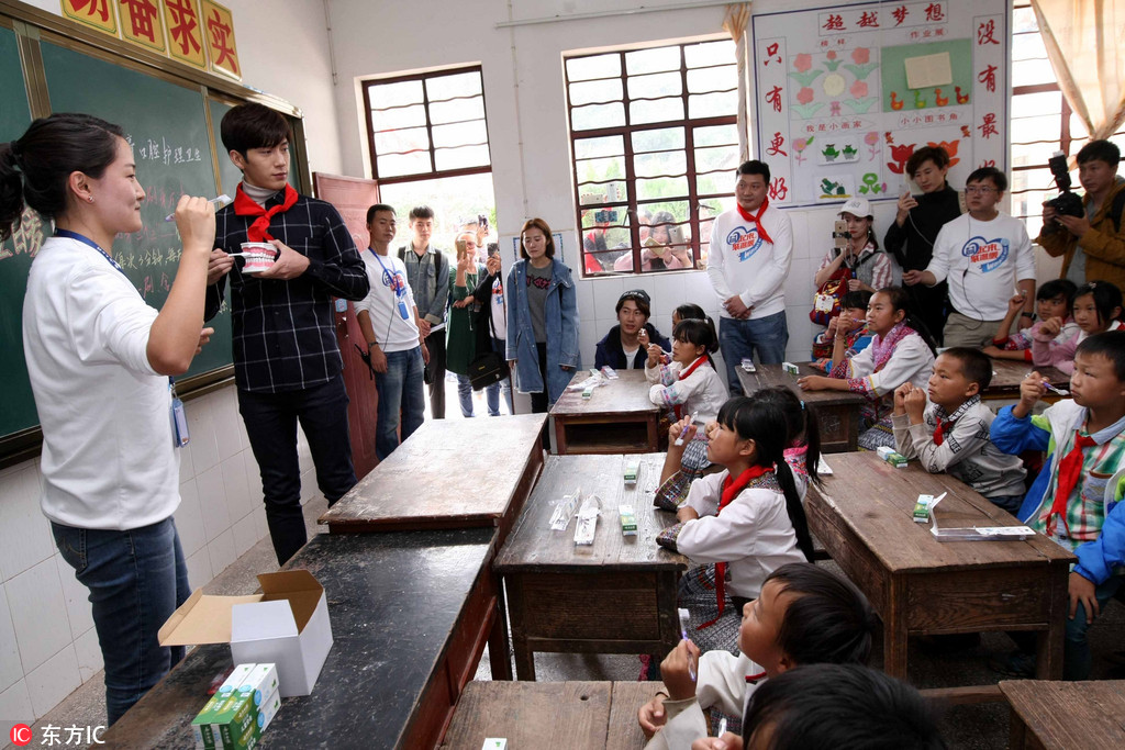 这些出身贫寒、毫无背景的明星，凭什么走到今天？