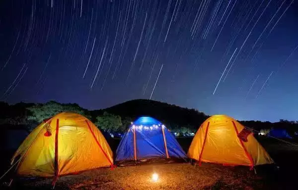 陪你去看流星雨落在这地球上（陪你去看流星雨落在这地球上的下一句）-第6张图片-科灵网