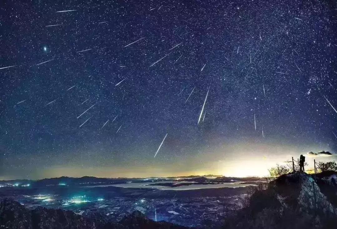 陪你去看流星雨落在这地球上（陪你去看流星雨落在这地球上的下一句）-第2张图片-科灵网