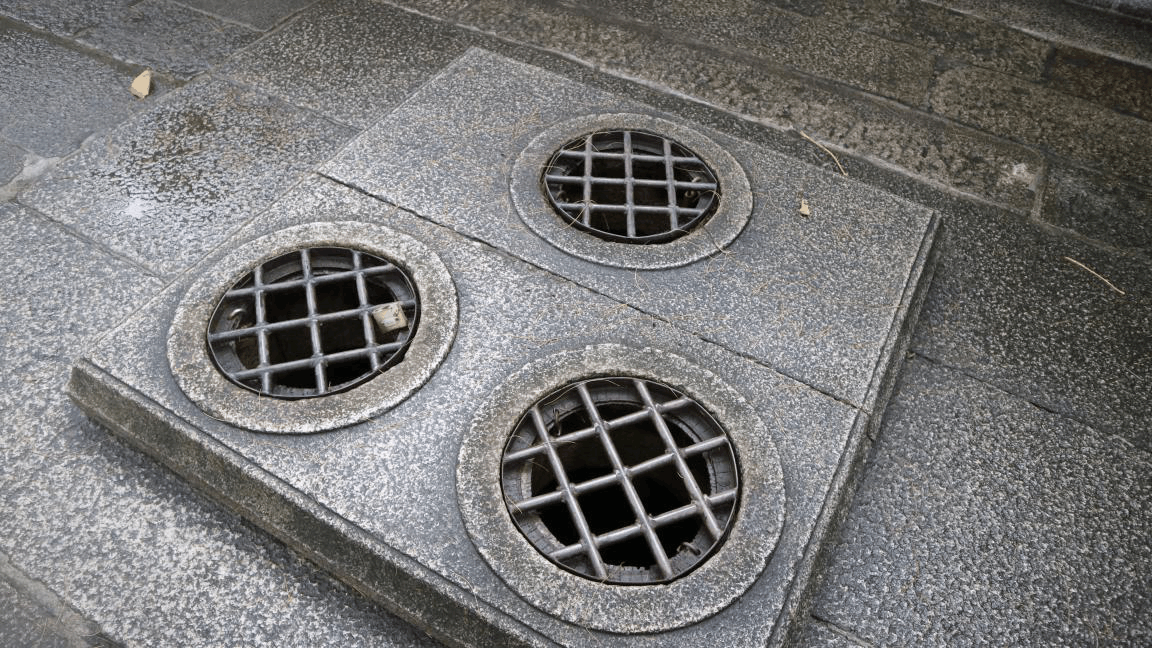 黄埔古港里有一个古井,井口有三个眼,寓意生生不息的意思