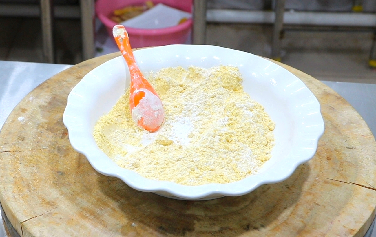 玉米糁贴面饼（步骤详解玉米面锅贴饼的做法）