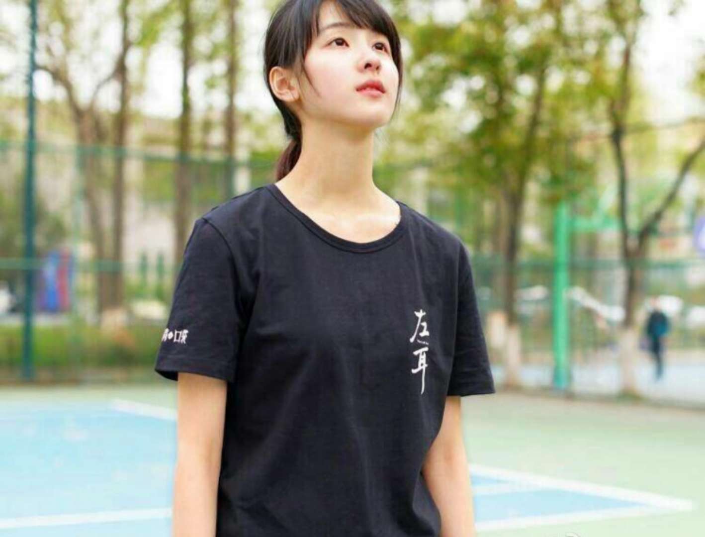 校花校草变身记：南航校花陈都灵，褪去青涩浓妆艳抹，撞脸章泽天