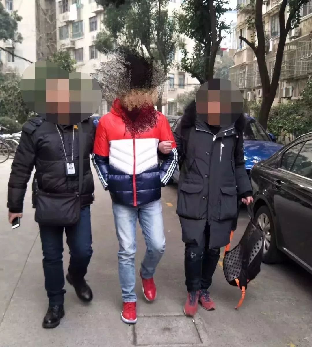 海归外企高管偷拍与上百名女性的视频，每部卖200块！妻子回应……