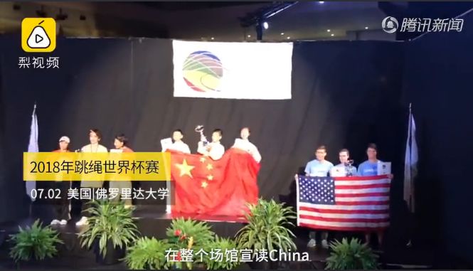 世界杯凑中国国歌(中国小学生暴风式脚速赢得世界杯！国歌奏响那一刻燃哭)