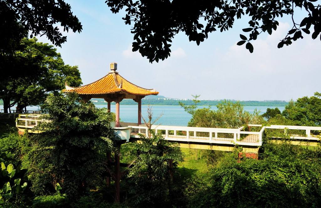 广东省湛江湖光岩风景区,最适合夏季游玩的景点!