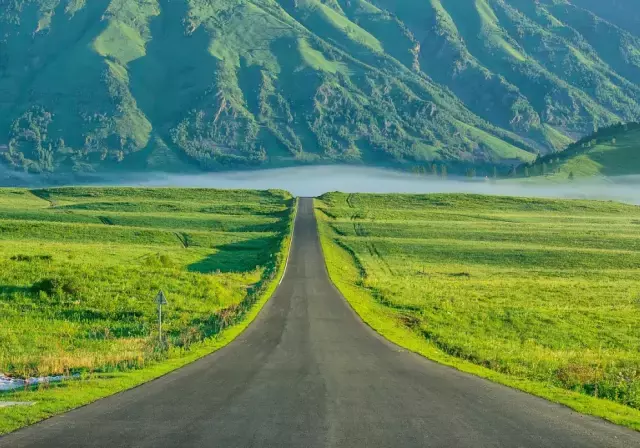 新疆最新10条精品自驾路线，一网打尽南北疆之美！