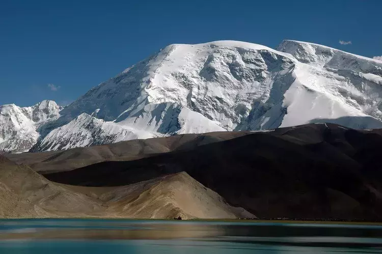 新疆最新10条精品自驾路线，一网打尽南北疆之美！