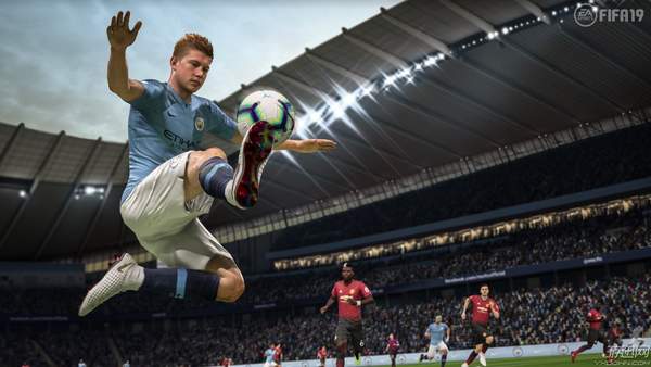 ps4欧冠和fifa19哪个好(《FIFA 19》达到新巅峰 挑战系列流畅度与真实度最强)