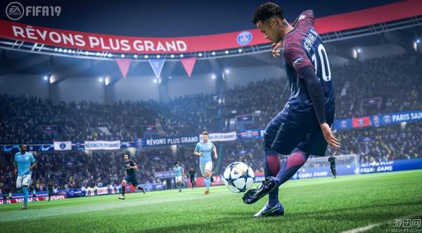 ps4欧冠和fifa19哪个好(《FIFA 19》达到新巅峰 挑战系列流畅度与真实度最强)