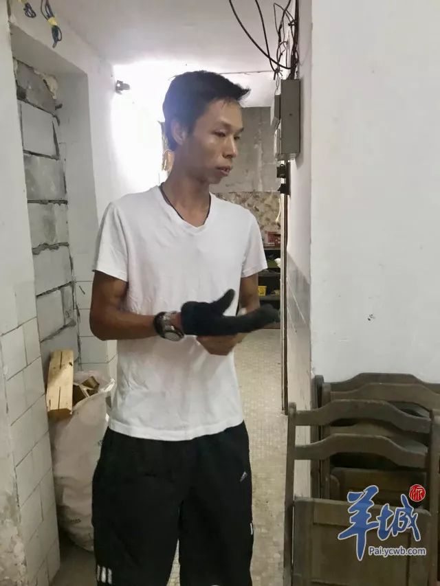 吓人！小区里惊现几十条蛇，原因竟是有人在……丨新闻早茶