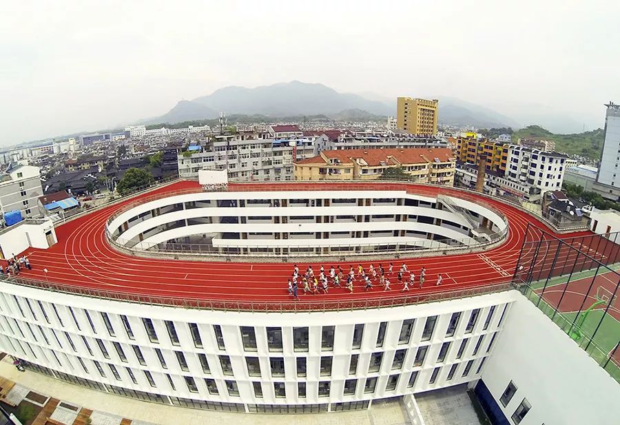 深度长文｜为什么一毕业，学校就装修？