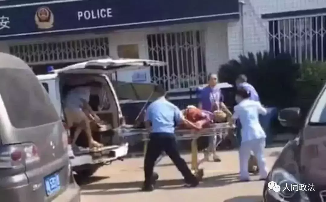 四川一犯罪嫌疑人冲进派出所砍人，所长牺牲前击毙歹徒！另有一辅警殉职