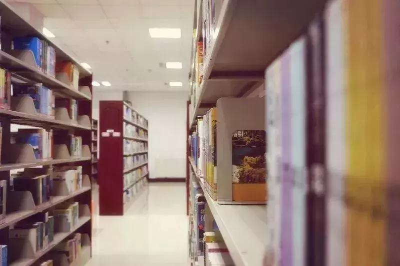 你好，我是青岛港湾职院，这是我的简历，以后请多关照！