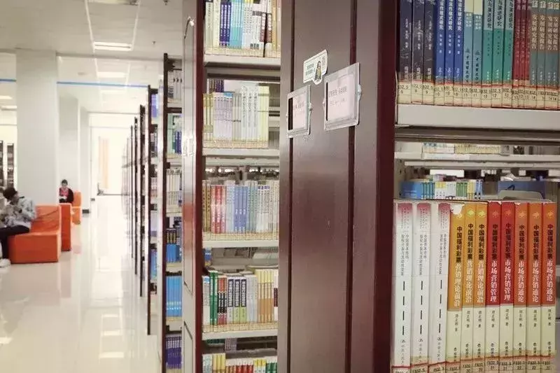 你好，我是青岛港湾职院，这是我的简历，以后请多关照！