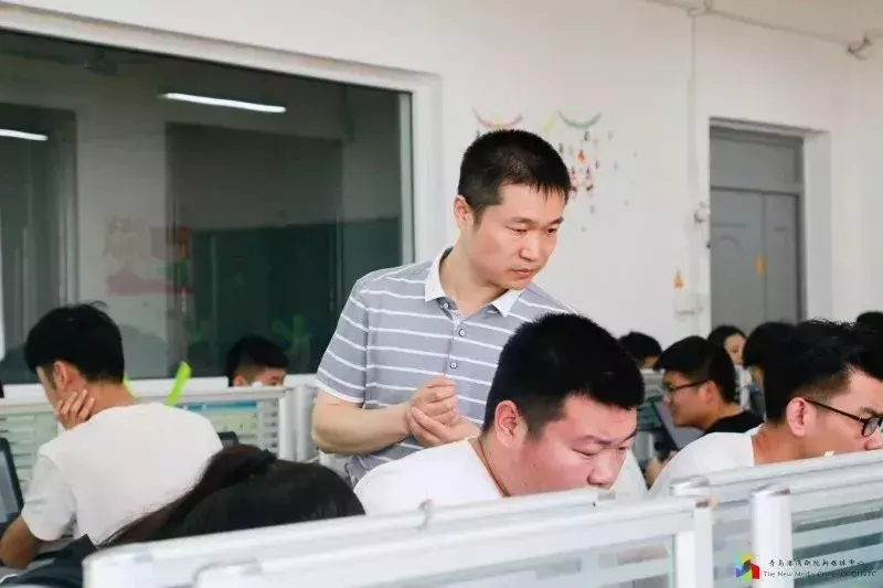 你好，我是青岛港湾职院，这是我的简历，以后请多关照！