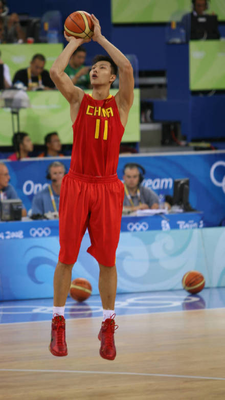 08年奥运会男篮中国vs西班牙（中国男篮巅峰一刻！ 最小差距拖西班牙进加时，一人绝杀诺维茨基）
