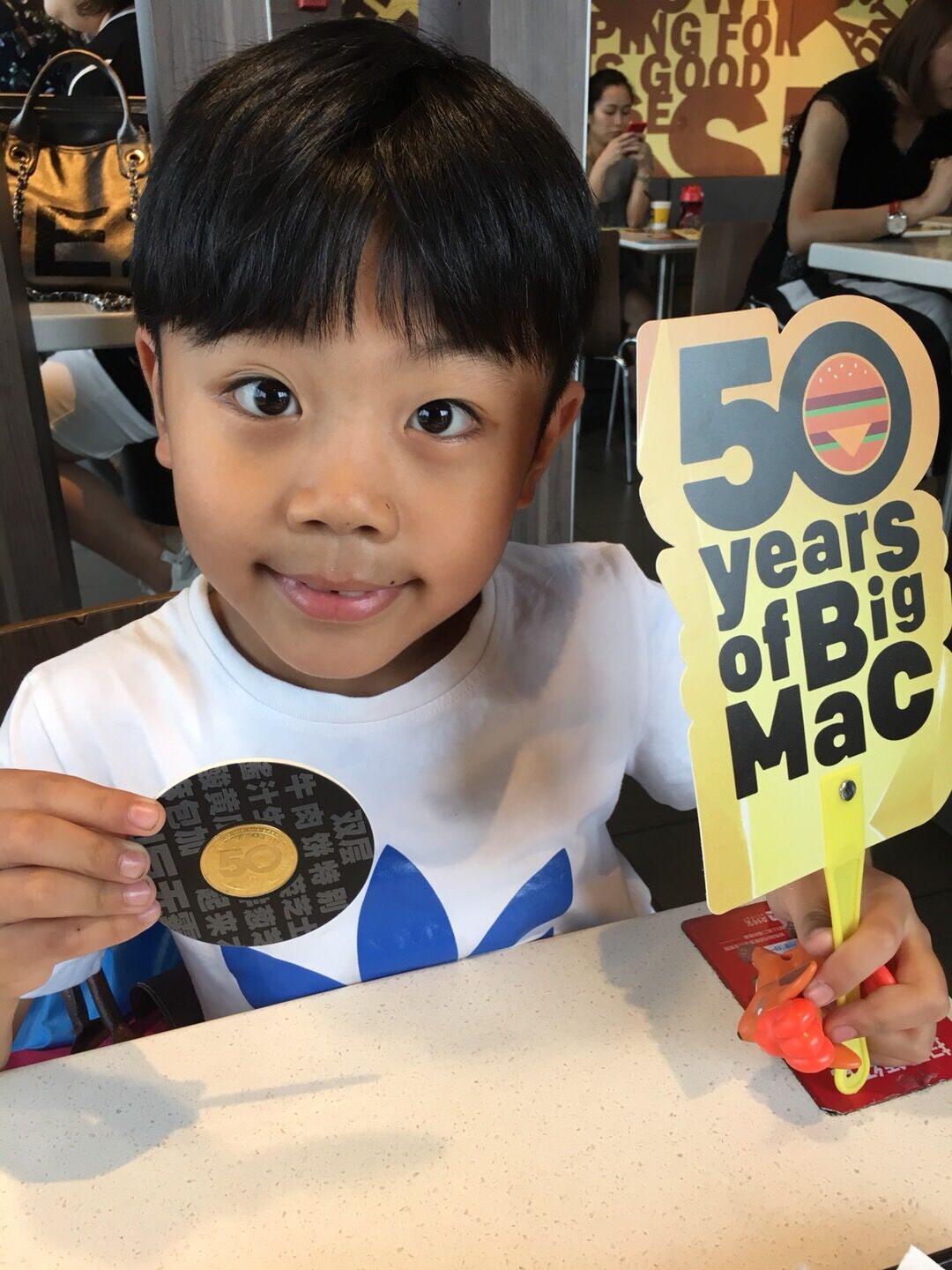 8月6日领到的麦当劳巨无霸50周年纪念币居然炒到了600块一枚