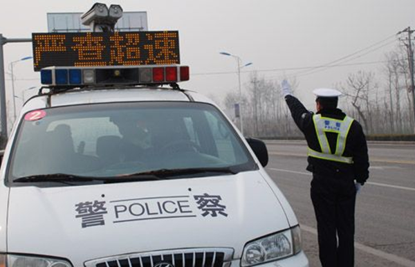 不想被抓拍就看仔细了，高速有哪些测速装置，都会出现在什么地方