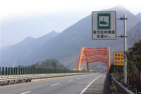 不想被抓拍就看仔细了，高速有哪些测速装置，都会出现在什么地方