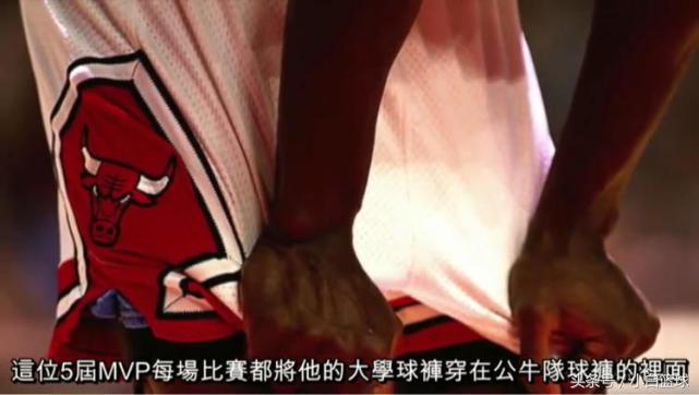 nba球员为什么不系裤带(风靡一时的短裤为何在NBA消失？嘻哈风为诱因，乔丹推波助澜)