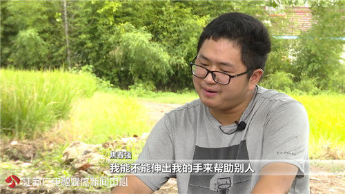 端盘子时收到大学录取通知书，他却犯了愁！少年的人生令人心酸