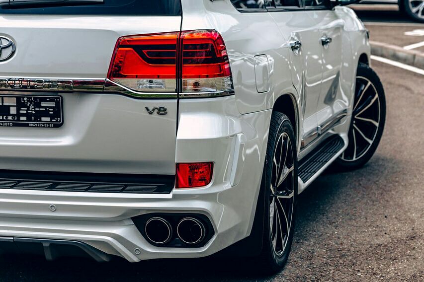 又一辆重口味丰田新款陆地巡洋舰来了,这造型你喜欢吗?