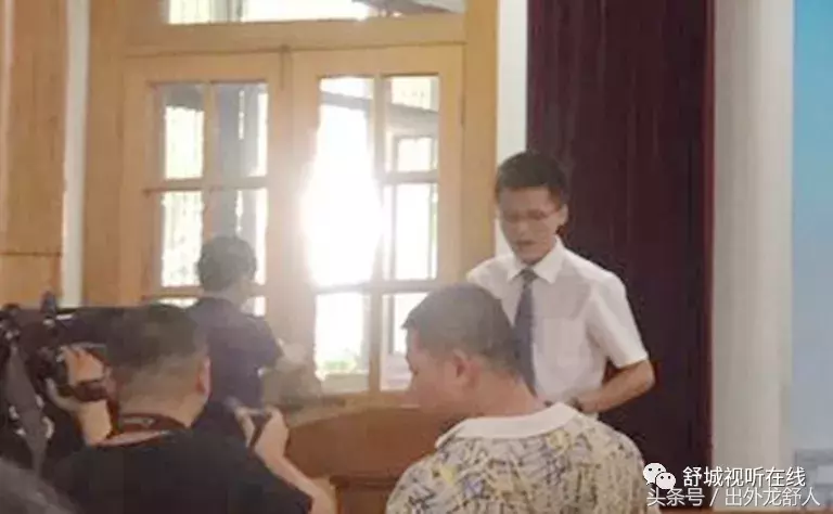 安徽舒城：舒城中学举行北京大学清华大学录取通知书集中发放仪式