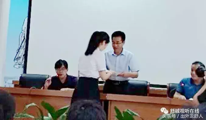 安徽舒城：舒城中学举行北京大学清华大学录取通知书集中发放仪式