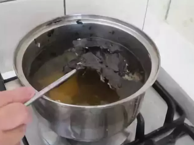 铝锅上面的黑色污渍怎么才能去掉（铝锅上面的黑色污渍怎么才能去掉小妙招）-第10张图片-昕阳网