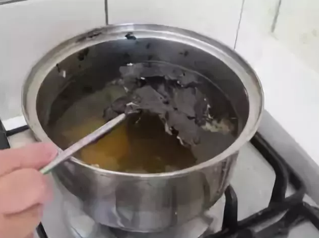 铝锅上面的黑色污渍怎么才能去掉（铝锅上面的黑色污渍怎么才能去掉小妙招）-第10张图片-大连信息网
