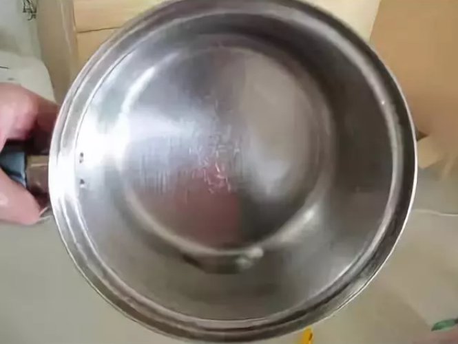 铝锅上面的黑色污渍怎么才能去掉（铝锅上面的黑色污渍怎么才能去掉小妙招）-第12张图片-大连信息网