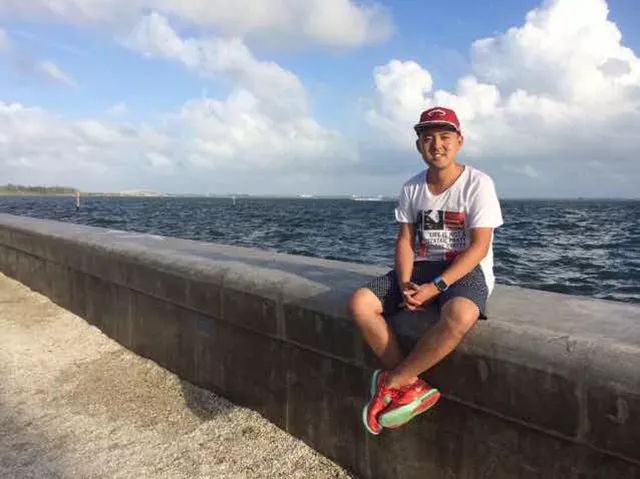 我们的十年：一次次的生死两茫茫，一次次的在朋友圈相见不相逢