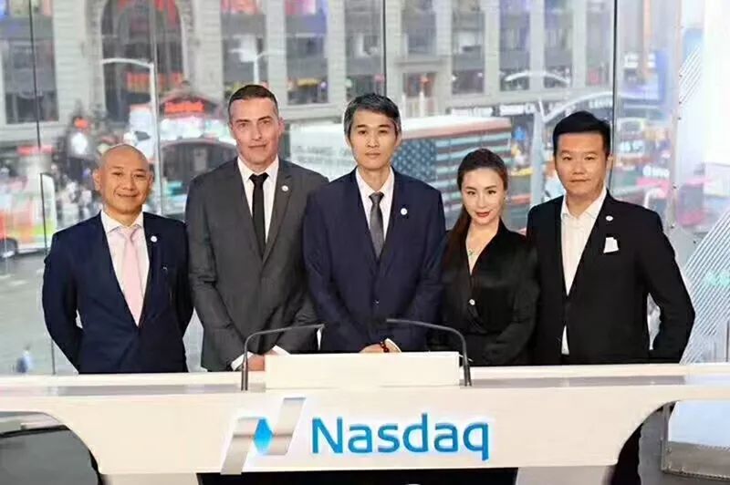 我们的十年：一次次的生死两茫茫，一次次的在朋友圈相见不相逢