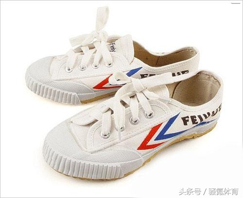 小孩穿什么足球鞋（如何更科学地为孩子挑选足球鞋？）