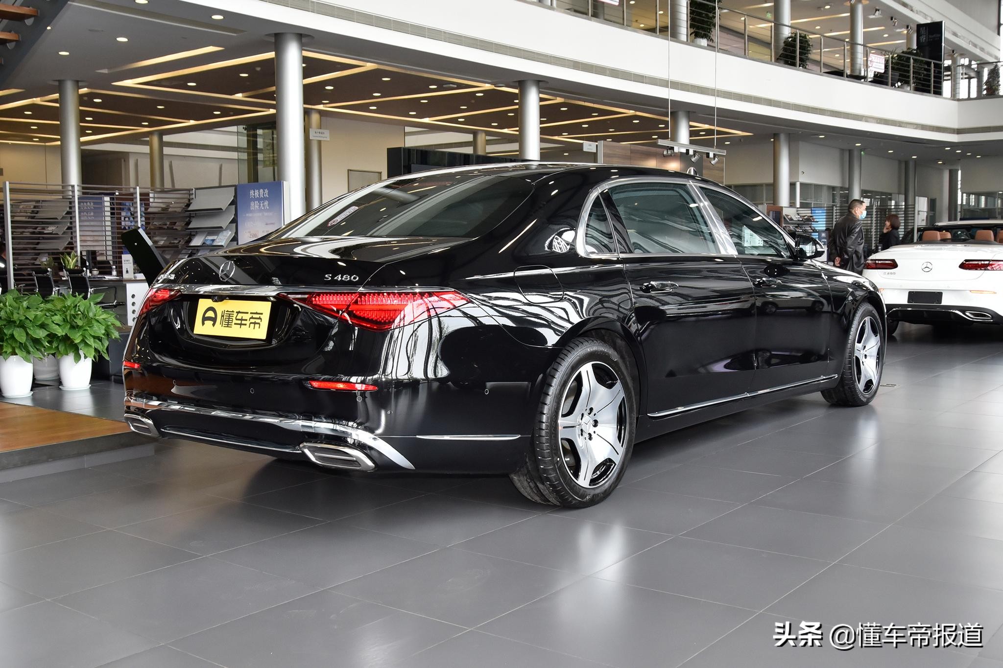 新车｜售价146.8万元 迈巴赫S级正式上市