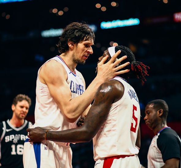 塞尔维亚nba球员现役(2米21nba巨人娶1米6美妻超幸福!