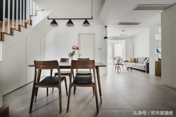 124㎡现代简约风半包硬装8万，厨房衣帽间超大收纳空间，温馨满满