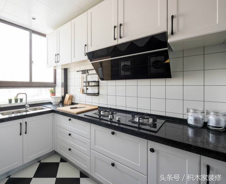 124㎡现代简约风半包硬装8万，厨房衣帽间超大收纳空间，温馨满满