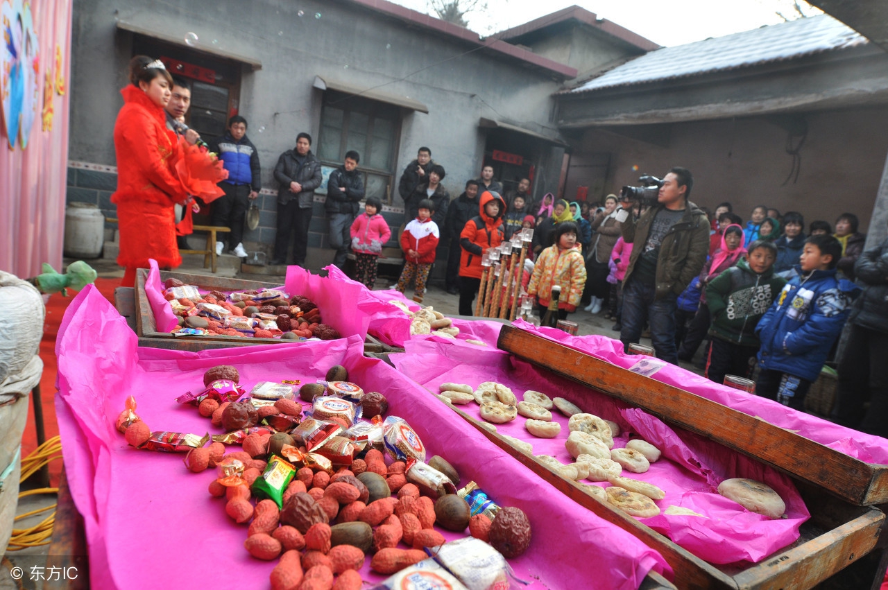 农村酒席太多，亲友女儿考上大学，摆酒席到底该不该去？