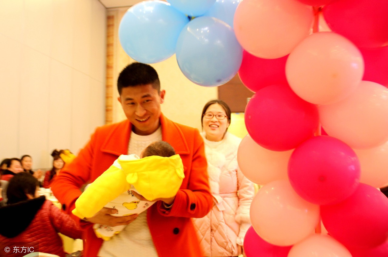 农村酒席太多，亲友女儿考上大学，摆酒席到底该不该去？