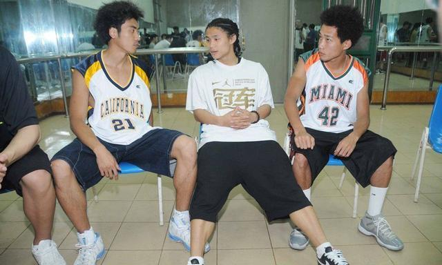 街头篮球为什么不能进nba（那些享誉全球的顶级街球手，为何打不了NBA？听白巧克力怎么说）