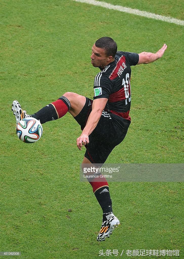 f50鉆石世界杯（2014年巴西世界杯，斗戰勝（圣）靴，上百頭奶牛踏上綠茵場）