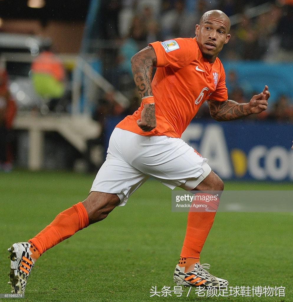 f50鉆石世界杯（2014年巴西世界杯，斗戰勝（圣）靴，上百頭奶牛踏上綠茵場）