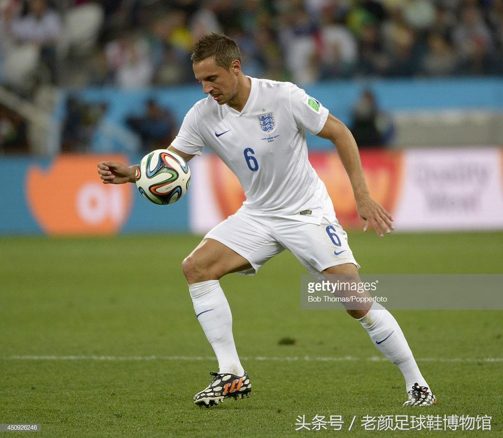 f50鉆石世界杯（2014年巴西世界杯，斗戰勝（圣）靴，上百頭奶牛踏上綠茵場）